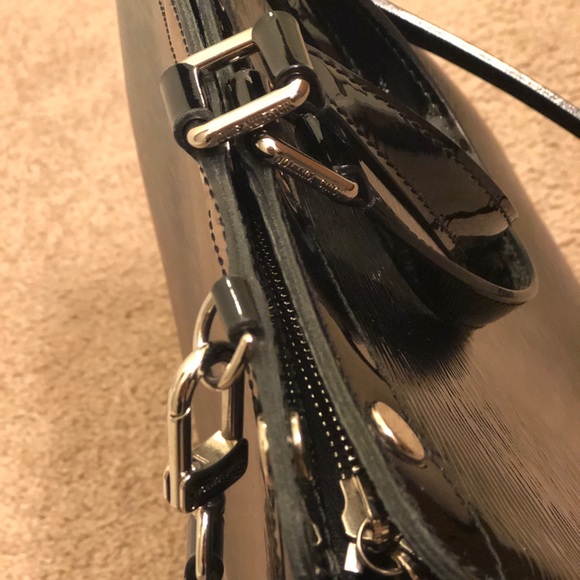 LOUIS Vuitton Electric Epi Brea MM - Picture 3 of 8